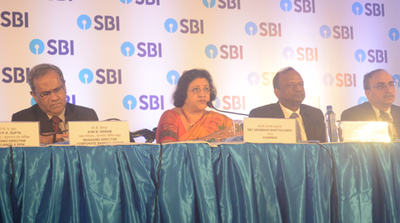 তরতরিয়ে এগোচ্ছে SBI, আত্মবিশ্বাসী অরুন্ধতী