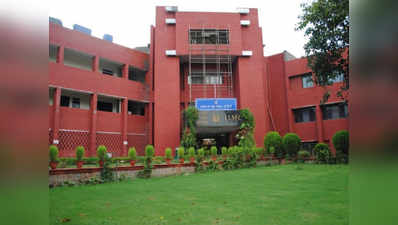 IIMC के डीजी ने परिसर में यज्ञ की अनुमति का बचाव किया