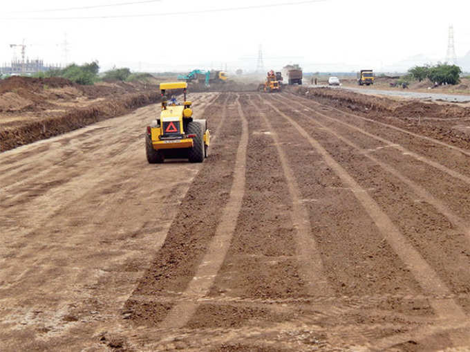अमरावती में जारी सड़क का निर्माण कार्य।