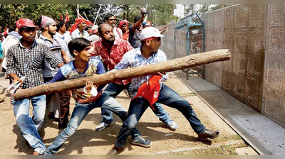 ঘুরে দাঁড়াতেই কি জঙ্গিপনা সিপিএমের