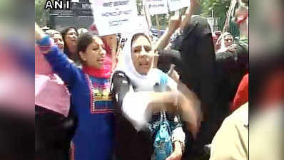 मेजर गोगोई को सम्मान पर नैशनल कॉन्फ्रेंस की महिला विंग ने किया विरोध प्रदर्शन