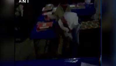 UP: बदायूं में थाने में एसपी नेता की पुलिस ने की पिटाई, विडियो हुआ वायरल