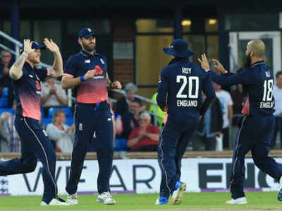 पहले वनडे में इंग्लैंड ने दक्षिण अफ्रीका को दी 72 रनों से मात