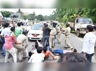 তৃণমূলের বাধায় বিধানসভায় ঢুকতে পারলেন না মুখ্যমন্ত্রী