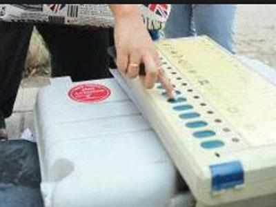 चुनाव आयोग ने EVM चैलेंज के दौरान मदरबोर्ड से छेड़छाड़ की AAP की मांग खारिज की