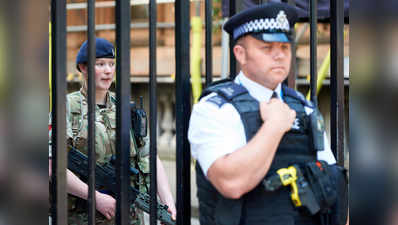 मैनचेस्टर विस्फोट: ब्रिटेन में 8 लोग गिरफ्तार, खतरे का स्तर अब भी गंभीर