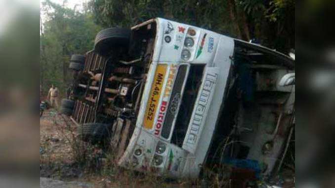 2 dead, 21 injured in luxury bus mishap on Mumbai-Goa highway 