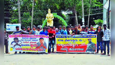 ನಟ ಬುಲೆಟ್‌ ಪ್ರಕಾಶ್‌ ಹೇಳಿಕೆ ಹಿಂಪಡೆಯಲು ಆಗ್ರಹಿಸಿ ಪ್ರತಿಭಟನೆ