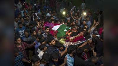 कश्मीर में तनाव: कर्फ्यू लगा, सिविल सेवा परीक्षाएं भी रद्द