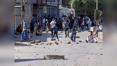 कश्मीर: अलगाववादियों पर NIA का शिकंजा, टेरर फंडिंग पर किया तलब