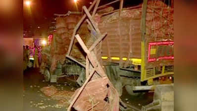 Noida: 2 killed in road mishap 