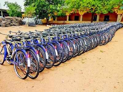 ಸಾಲದ ರೂಪದಲ್ಲಿ ಸೈಕಲ್‌ ಹಸ್ತಾಂತರ!