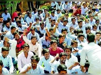 ಪರೀಕ್ಷೆ ಮುಂದೂಡಿಕೆಗೆ ವಿದ್ಯಾರ್ಥಿಗಳ ಆಗ್ರಹ