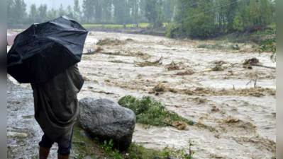 বৃষ্টি-ধসে বন্ধ পাহাড়লাইনে ট্রেন চলা, বন্যা শুরু অসমে