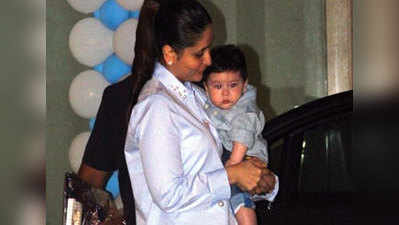 Kareena Kapoor Khan and baby Taimur attend Tusshar Kapoors sons birthday bash! 