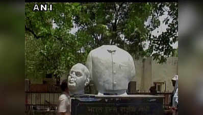 मीरजापुर: राजीव गांधी की मूर्ति तोड़ी, कांग्रेस ने किया विरोध प्रदर्शन