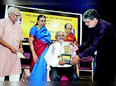 ಹುಣಸವಾಡಿ ರಾಜನ್‌ಗೆ ಖಾದ್ರಿ ಶಾಮಣ್ಣ ಪತ್ರಿಕೋದ್ಯಮ ಪ್ರಶಸ್ತಿ ಪ್ರದಾನ