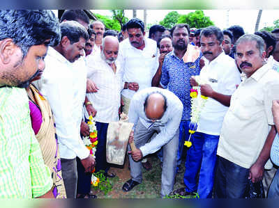 ಅರಳಿಕಟ್ಟೆಹುಂಡಿ ನಿವಾಸಿಗಳಿಗೆ ಆಶ್ರಯ ಮನೆ: ಭರವಸೆ