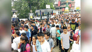 Over 10,000 tourists stranded in Darjeeling 