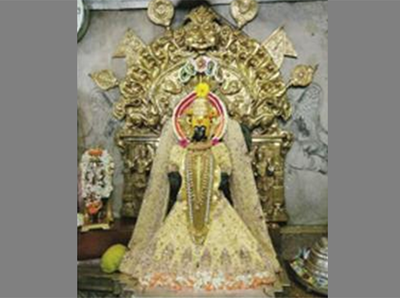 साड़ी की बजाय घाघरा-चोली में देवी महालक्ष्मी, पुजारी समेत 3 के खिलाफ FIR