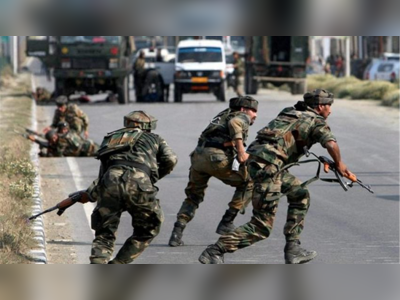 কাশ্মীরে CRPF শিবিরে গ্রেনেড হামলা, জখম ২ জওয়ান