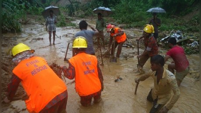 ভারী বৃষ্টি-পাহাড়ি ধস: বাংলাদেশে মৃত কমপক্ষে ৭২, আশঙ্কায় আরও