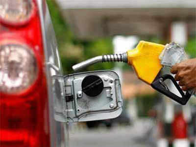 पेट्रोल और डीजल की कीमतों में कटौती
