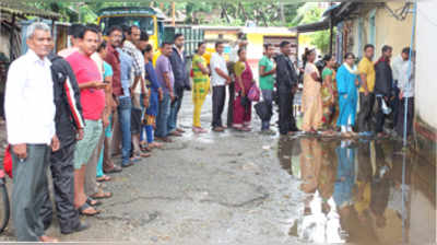 ಕೆಲಸ ನಿಧಾನ, ಸರದಿ ಅನಿವಾರ‍್ಯ