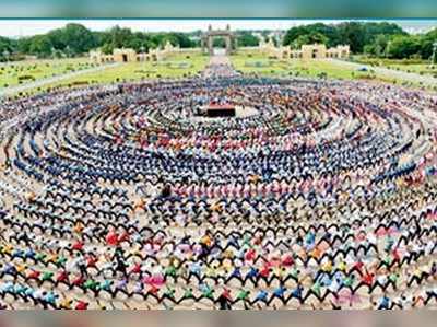 ಯೋಗ ತಾಲೀಮಿನಲ್ಲಿ ಒಂಬತ್ತು ಸಾವಿರ ವಿದ್ಯಾರ್ಥಿಗಳು