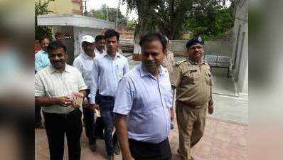 फर्रुखाबाद: भ्रष्टाचार पर डीएम की कर्मचारियों को ताकीद, कराया जेल दर्शन