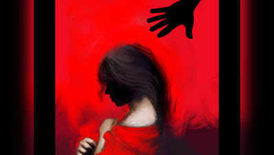 रूस: जिन 5 बच्चियों को पाल-पोस रहा था, उनके संग ही 729 बार बलात्कार का आरोप