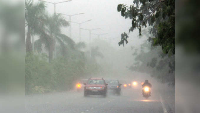 Heavy rains, thunderstorm lash Mumbai 