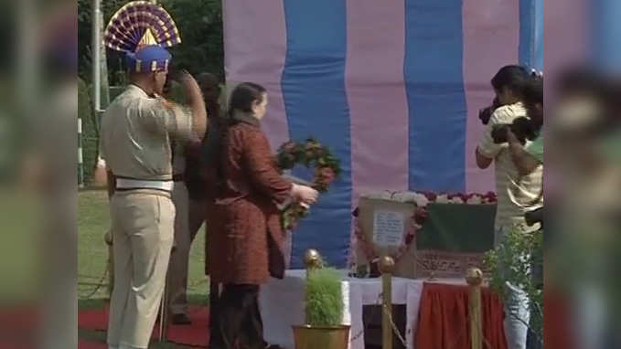 Srinagar: Wreath laying ceremony of martyr Sahab Shukla performed 