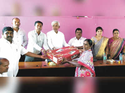 ಫಲಾನುಭವಿಗಳಿಗೆ ಸಿಲಿಂಡರ್‌, ಸ್ಟವ್‌ ವಿತರಣೆ