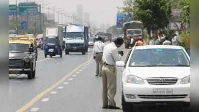 दिल्ली में सड़कों पर चलना है खतरनाक