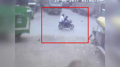 On cam: Goons rob petrol pump manager of Rs 9 lakh 