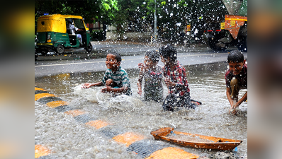दिल्ली-NCR में फिर शुरू हुई बारिश, मौसम सुहाना