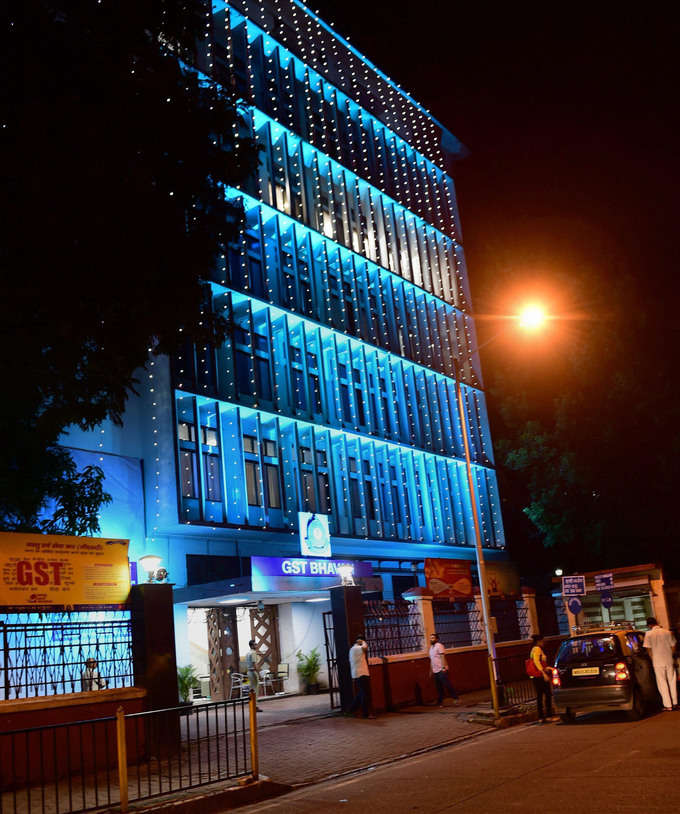 जीएसटी लागू होने से पहले मुंबई में सेंट्रल एक्साइज ऑफिस को जीएसटी भवन में बदल दिया गया।