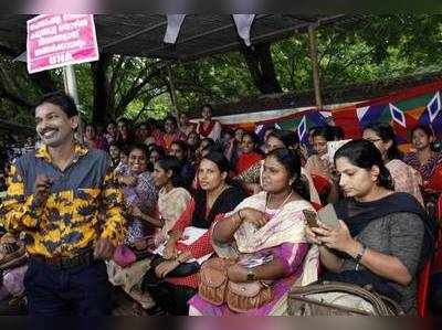 നഴ്സുമാരുടെ സമര പന്തലിലെത്തി സന്തോഷ് പണ്ഡിറ്റ്