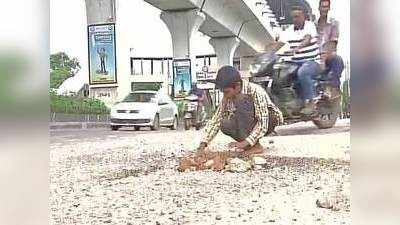 Hyderabad: 12-year-old boy takes upon himself to fill potholes 