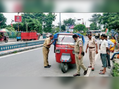 পাহাড়ে খাবার নিয়ে যেতে বাধা, পুলিশের কড়াকড়িতে অসন্তোষ