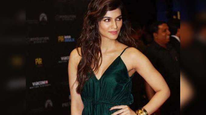 Kriti walks out of a film at the last moment! 