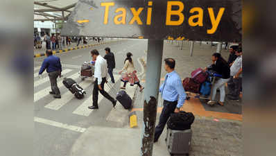 एयरपोर्ट पर टैक्सी चालकों की हड़ताल से यात्री परेशान