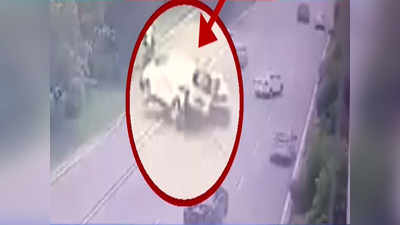 Car crash caught on cam on Greater Noida Expressway 