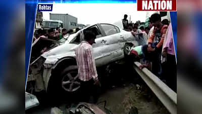 Bihar: Locals loot liquor bottles from car after it meets with accident in Rohtas 