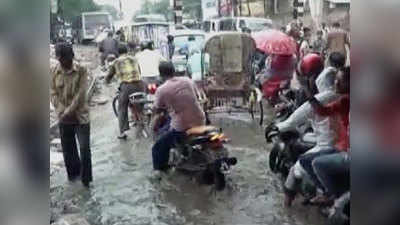 Allahabad: Heavy rain triggers flood-like situation 