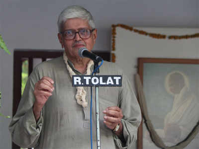 Gopalkrishna Gandhi is oppositions nominee for vice president 