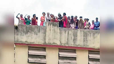 Women MPs visit Byculla jail after inmates death 