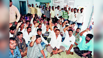 ಹೆಸ್ಕಾಂ ಕಚೇರಿಗೆ ನೇಕಾರರ ಮುತ್ತಿಗೆ