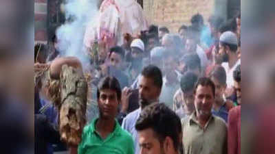 Muslims perform last rites of Kashmiri Pandit man 